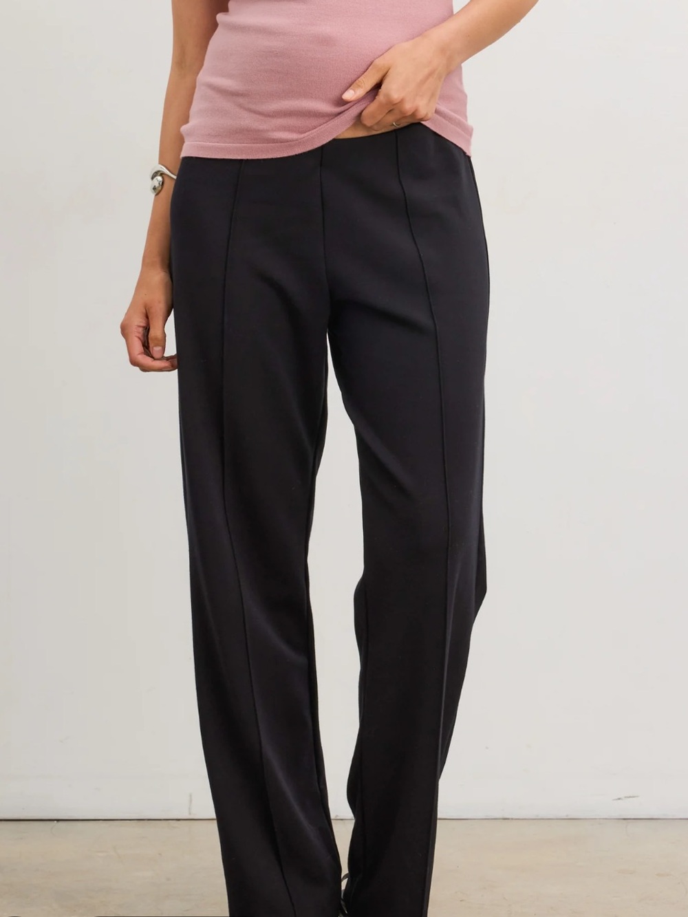 Hatch Seamed Stretch Straight-Leg Pants in Black